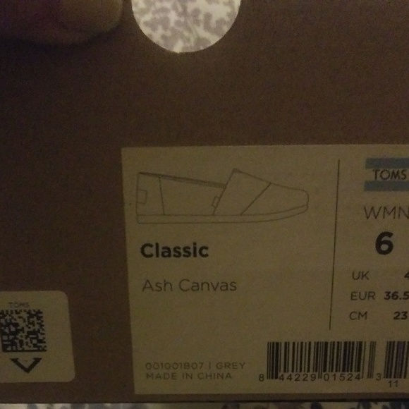 TOMS - Picture 2 of 4